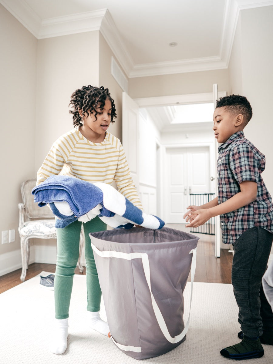 Have fun with friends cleaning your laundry with Purecise laundry detergent sheets